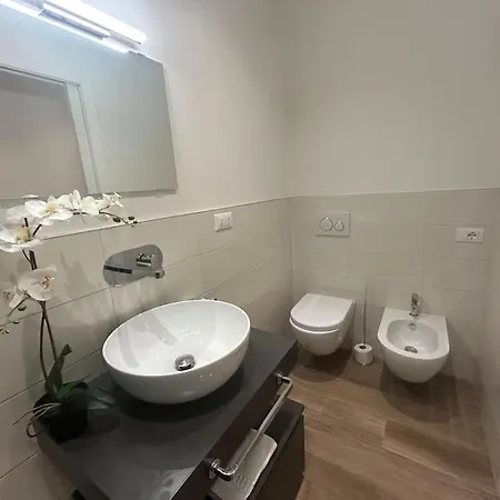 Ariosti 3 - Piazza Maggiore Apartmán *