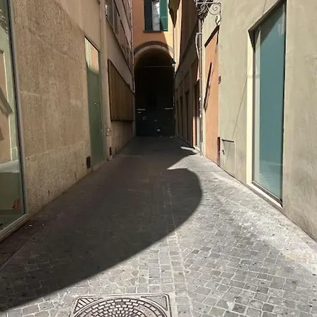 Ariosti 3 - Piazza Maggiore * Bolonha